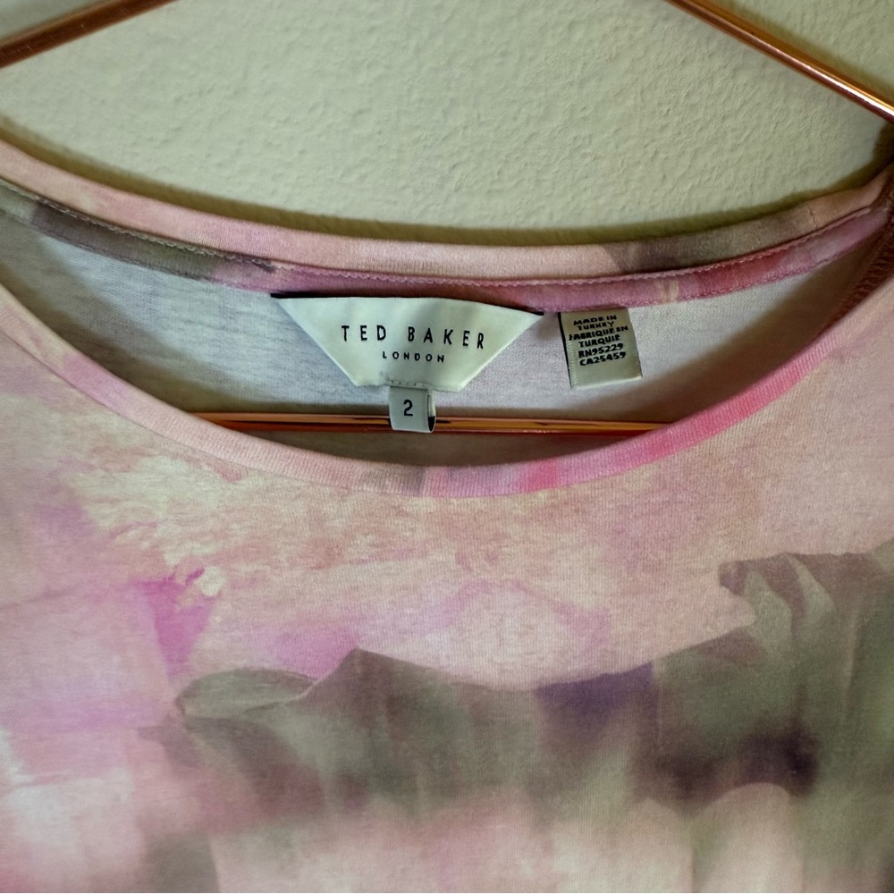 πΈβ¨ Ted Baker London Pink watercolor Print Fitted Tee β Size 2 β¨πΈ Designer brand - Picture 3 of 7